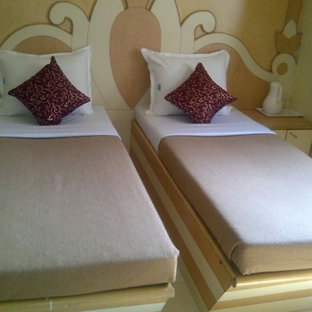 Om Sai Palace Hotel Pune Exterior photo